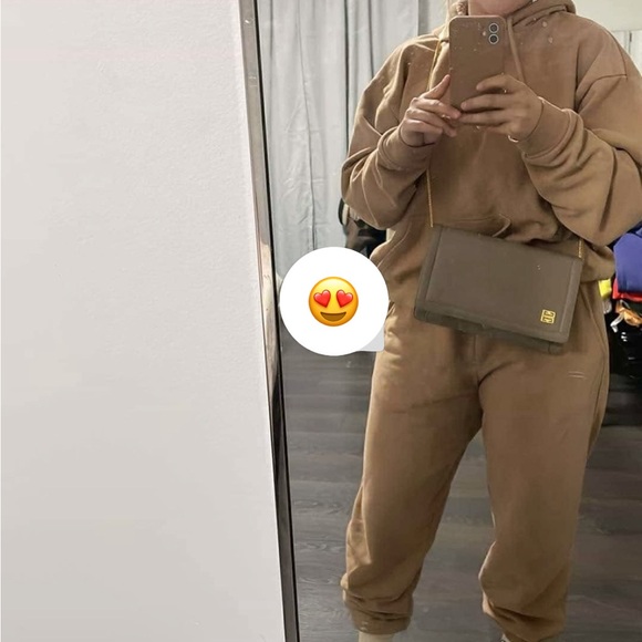 Givenchy - Picture 2 of 8